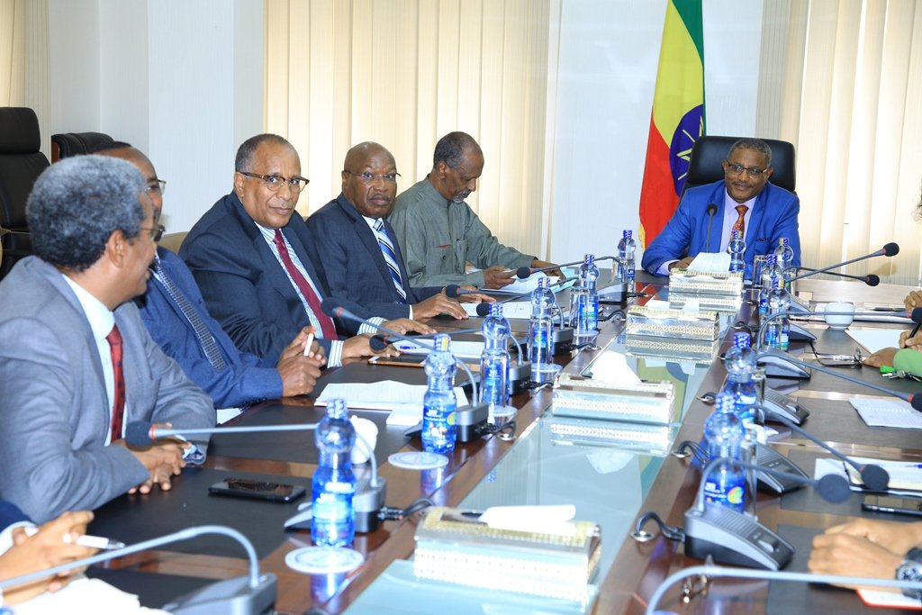 AmbNebiatG's tweet photo. H.E.Foreign Minister Gedu Andargachew met with #RJMEC #CTSAMM leaders & Amb. Ismail Wais ,Special Envoy of #IGAD to South Sudan for a breifing & followup discussion on the situation in SouthSudan. https://t.co/D4GswlNedT