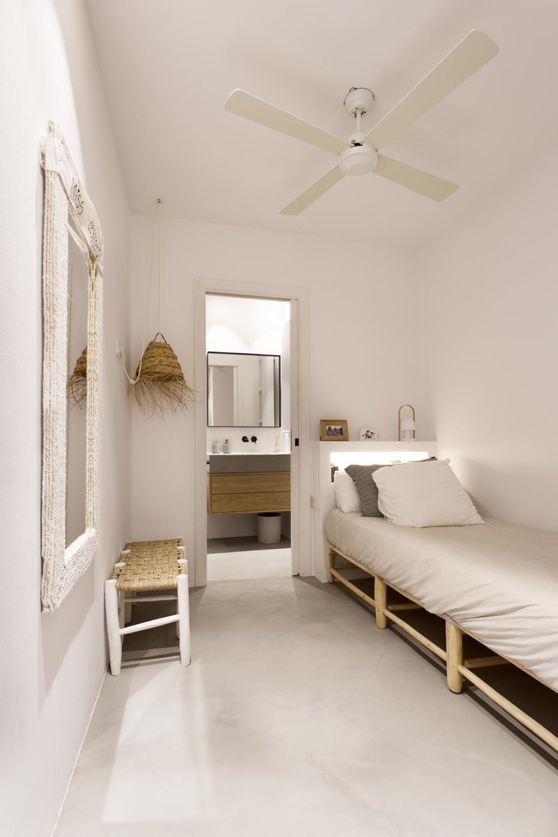 ✨ If we think about where we want to spend the summer and a few days’ holiday, an apartment might come to mind, like the one renovated by #AltoInteriorismo💭

➡️ faro.es/en/from-a-smal…

#farobarcelona #fan #farosfan #altointeriorismo #summer #design #faroproject