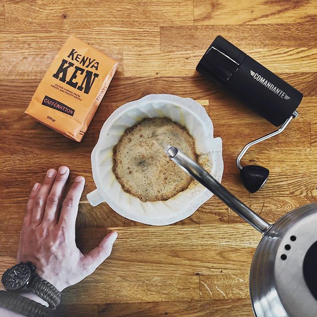 iskubor's tweet photo. #dzieńdobry 🙌
Jak Wasze poranne rytuały?
Moje upodobanie do kawy pomaga mi rozpocząć dzień 🚀
Polecam każdemu 🤓
.
.
.
#morningcoffeetime #filtercoffee #filtercoffeelove #filtercoffeenotpeople #handdripcoffee #coffeeandhands #handscoffee #kenyacoffee #kenyacoffeebeans #handgr… https://t.co/DWVoqKgHDx