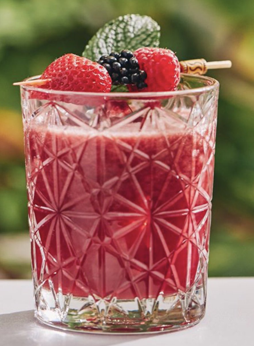 CocktailTimeBar's tweet photo. Very berry frutty! Top seller in our signature cocktail list 😉🍸🍹 #ShakeAndRoll #CocktailTimeByGerardRuiz #ByGerardRuiz #CocteleriaCreativa #SignatureCocktails #VeryBerryFrutty #CocteleriaDeAutor https://t.co/U5SFz12aYY