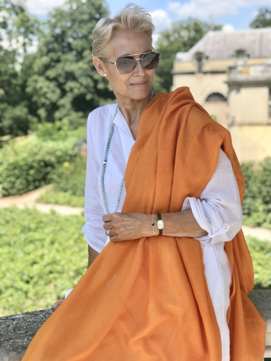 CRCashmere's tweet photo. NEW Cashmere &amp; Silk Wraps - These luxurious, ultra soft and exquisite wraps are entirely handwoven on traditional wooden looms by skilled artisans using centuries old weaving techniques passed down through generations
60% Cashmere / 40% Silk - Sunset
https://t.co/lVydwjuTqx https://t.co/weQ4KeZgED