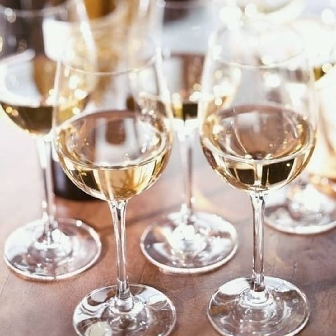 pazo_pondal's tweet photo. El pulpo🐙todo un lujo gastronómico..y si lo acompañas con nuestro #AlbariñoPazoPondal el ⭐S U M U N ⭐
.
. #Winelovers #Albariño #PazoPondal #Wine&amp;Food #Calidad #Excelencia #Exclusividad  #Pulpo @riasbaixaswines @riasbaixasgourmet @doriasbaixas @vinosyrestaurantesrevista https://t.co/eW5k3DxXqT