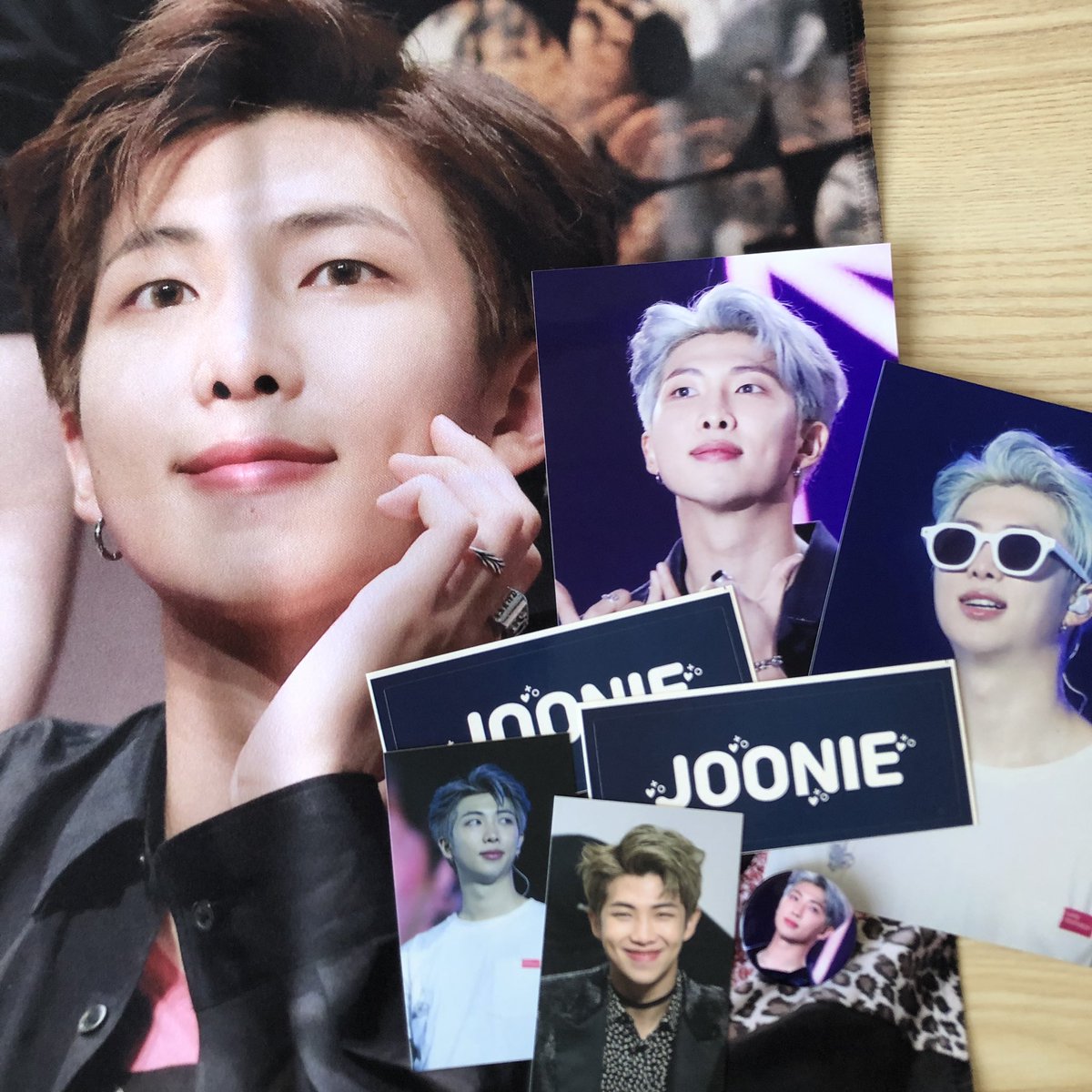 kimvotion's tweet photo. finally received my joon & taehyung square slogan 🥺🥺🥺 ITS SO PRETTY 💟 thank you so much @mochisyubb for doing GO!!!! #CalGOs https://t.co/qScsz7IDGm