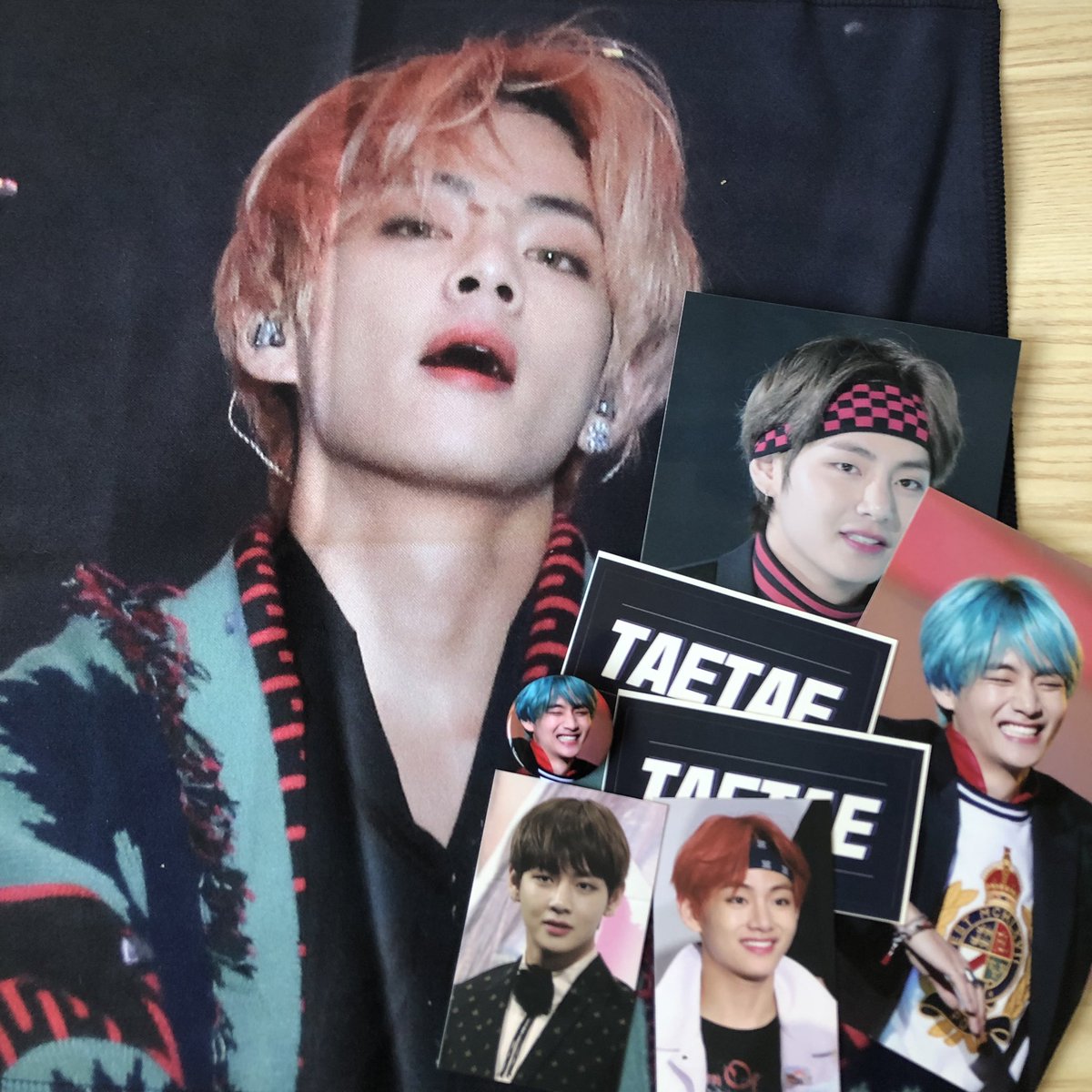 kimvotion's tweet photo. finally received my joon & taehyung square slogan 🥺🥺🥺 ITS SO PRETTY 💟 thank you so much @mochisyubb for doing GO!!!! #CalGOs https://t.co/qScsz7IDGm