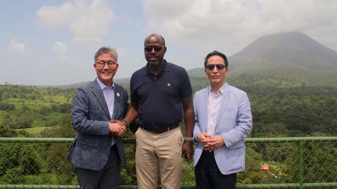 MINEF_CI's tweet photo. #MINEF Une mission d’échanges et de partage d’expériences entre la #CIV225 et le #CostaRica sur la #restauration du #couvert_forestier, la #gouvernance_forestière et la #MobilisationdesRessources se tient du 26 juillet au 03 août 2019 à San José @Koaci @Linfodrome @RTI_info https://t.co/m6kmg0pLph