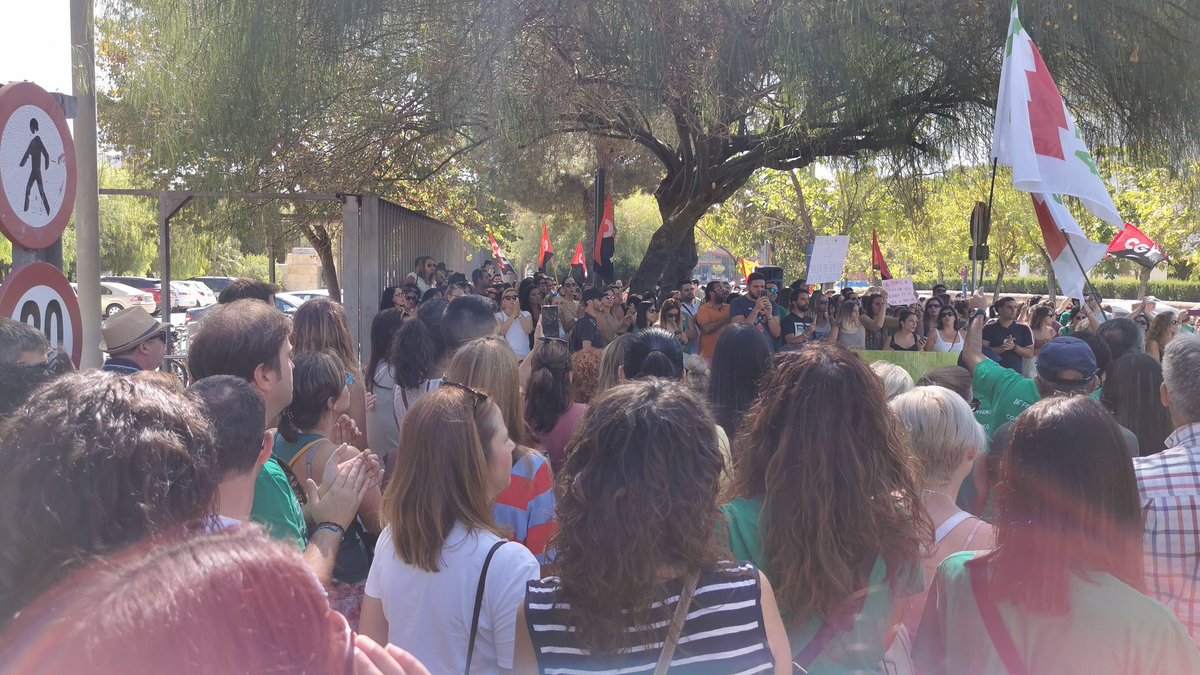 Robevelasco's tweet photo. #Stopinstrucciones #ImbrodaDimisión @AndaluciaJunta @javierimbroda @danibprofe https://t.co/ar1N7qG2dY