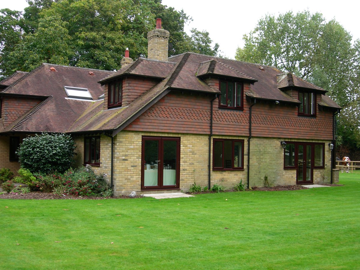 Working hard to supply and fit customers with our products that are well matched to their property.
This property in Redhill would not have looked right with any other design in our opinion.
You can see more about our work in Redhill by visiting

ravenimprovements.com/double-glazing…