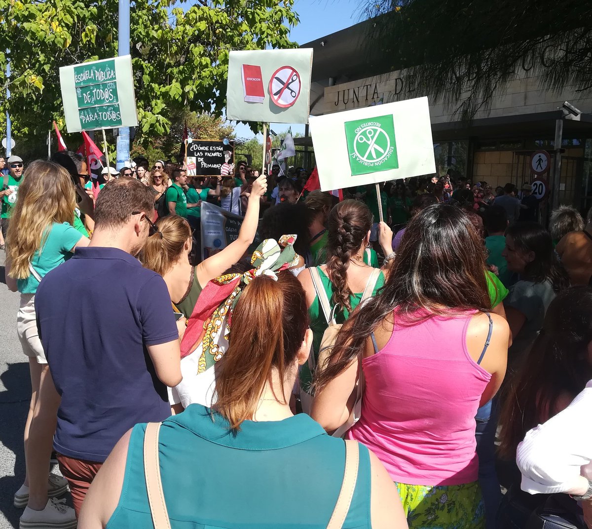 desdemibalancin's tweet photo. La escuela pública no se vende. Estabilidad y aumento de la plantilla docente para la mejora de la calidad educativa. Por el presente y futuro de los niños y niñas #dondeestanlasvacantes #stopinstrucciones #Imbrodadimision https://t.co/tD1uh6D9KE