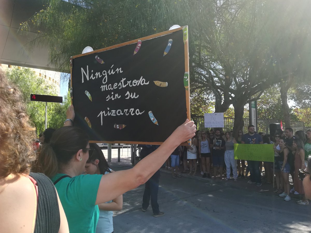 desdemibalancin's tweet photo. La escuela pública no se vende. Estabilidad y aumento de la plantilla docente para la mejora de la calidad educativa. Por el presente y futuro de los niños y niñas #dondeestanlasvacantes #stopinstrucciones #Imbrodadimision https://t.co/tD1uh6D9KE
