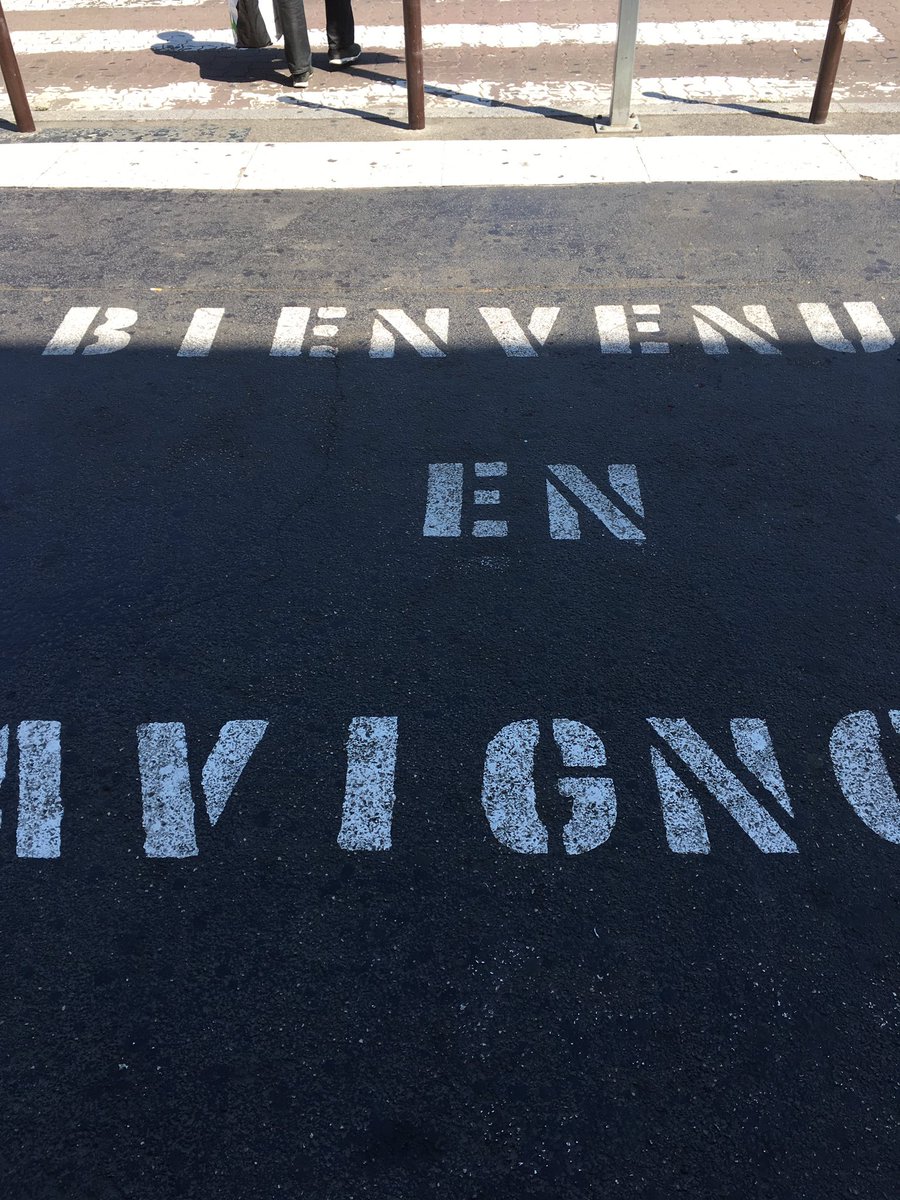 Ascenseur en panne <a href="/SNCF/">❌</a> Avignon. Et juste 8 sièges pour patienter à l’intérieur de la gare. Problème économique ou peut-être est-ce parce que les responsables eux ne prennent pas le train ?