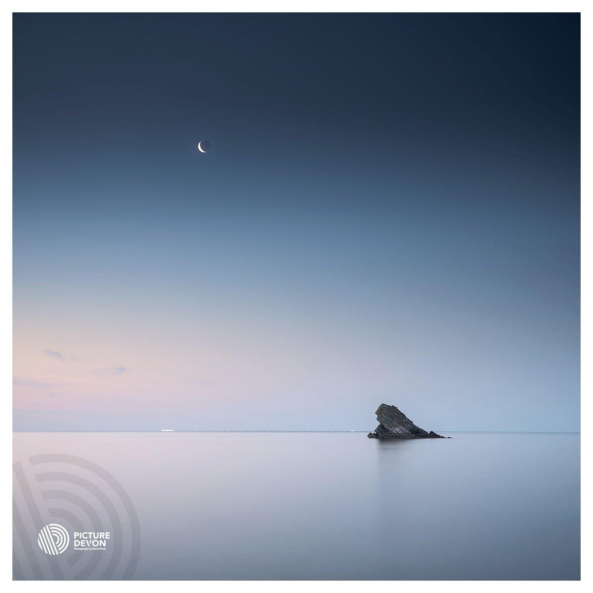 #Lunar Rock:

#meadfoot #beach #torquay #torbay #sunrise #seascape #moon #apollo50 #SonyA7rii #picoftheday #Foto 
@torquaydevon @EnglishRiviera @Torbay_Hour @VisitDevon @visitsouthdevon @swcoastpath  @3LeggedThing @ImageBoost  

#Picture #Devon #Photography