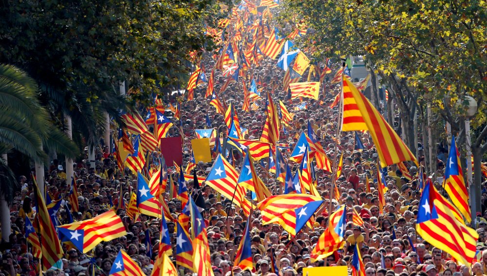 WillyTolerdoo's tweet photo. @gabrielrufian Aquí otras banderas para tapar los más de 3.300 millones ROBADOS por los separatistas. De nada. 😘 https://t.co/xY7czdDO8Y