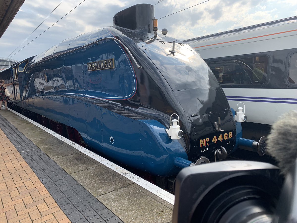 Bloody ducks in the way of my shot at York railway station #Azuma