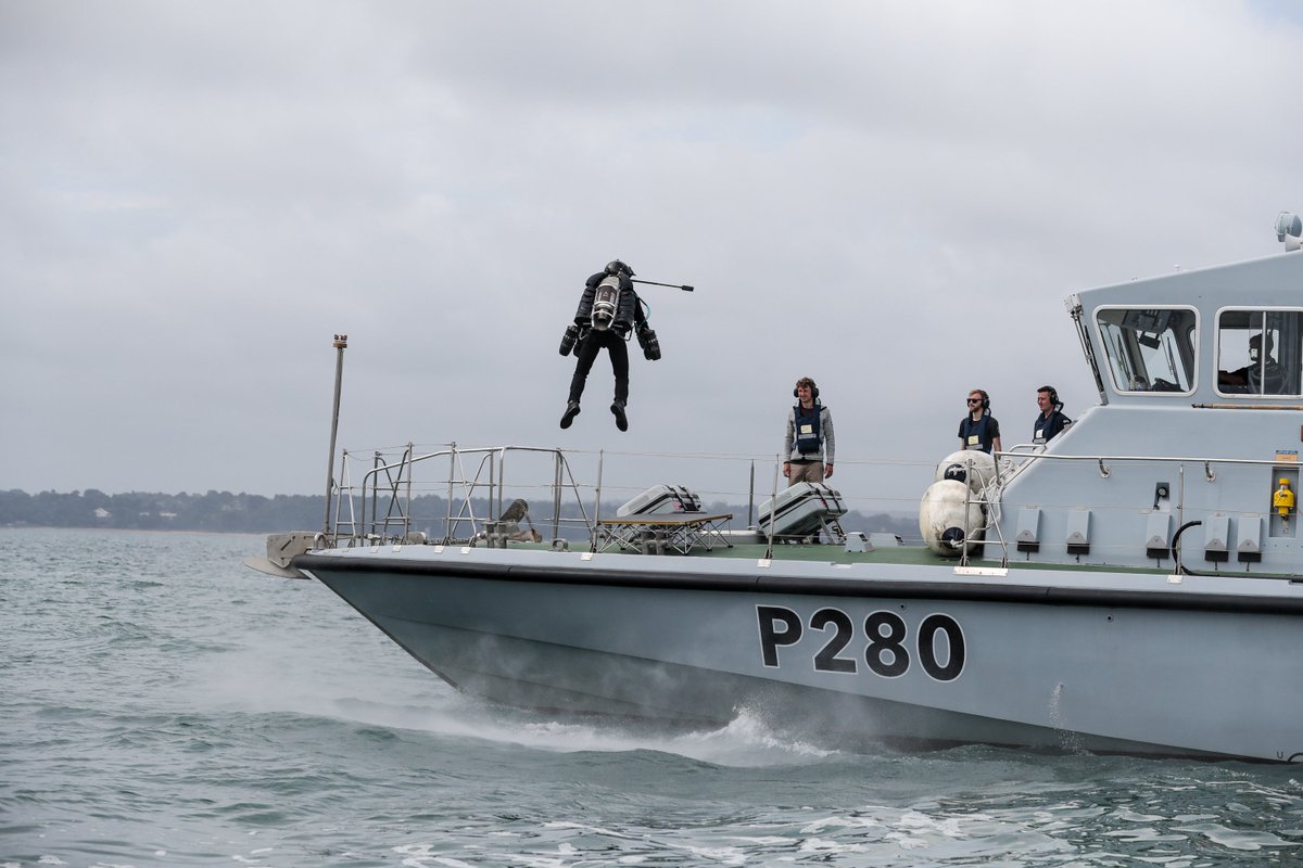 HMNBPortsmouth's tweet photo. The @RoyalNavy has been at the leading edge of technology in defence for hundreds of years and the opportunity to work with @takeonGravity has offered the chance to continue our support of the #British science and technology industry. #Jetman #JetSuit https://t.co/3xj6dfDWYo