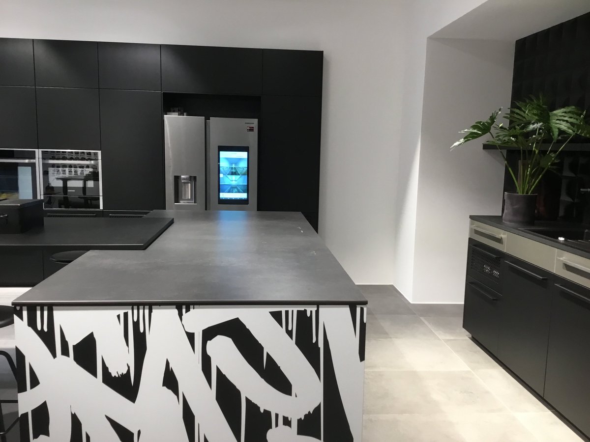 LivingKitchen's tweet photo. Stove undercover: the new models with #invisibly integrated induction hobs blend completely into the #worktop. https://t.co/EgUMmDyEEi