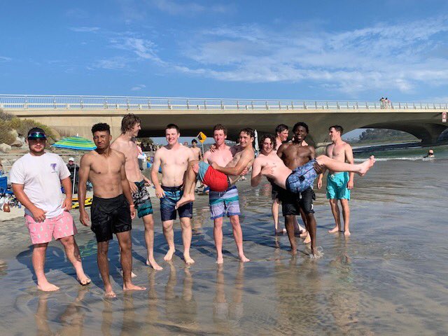 BaseballWck's tweet photo. West Coast Kings at the ballpark, beach and grubbin’ @West_CoastKings @Sully_2019 @ksharpbball @jeans_david https://t.co/Xnsw2whpg9