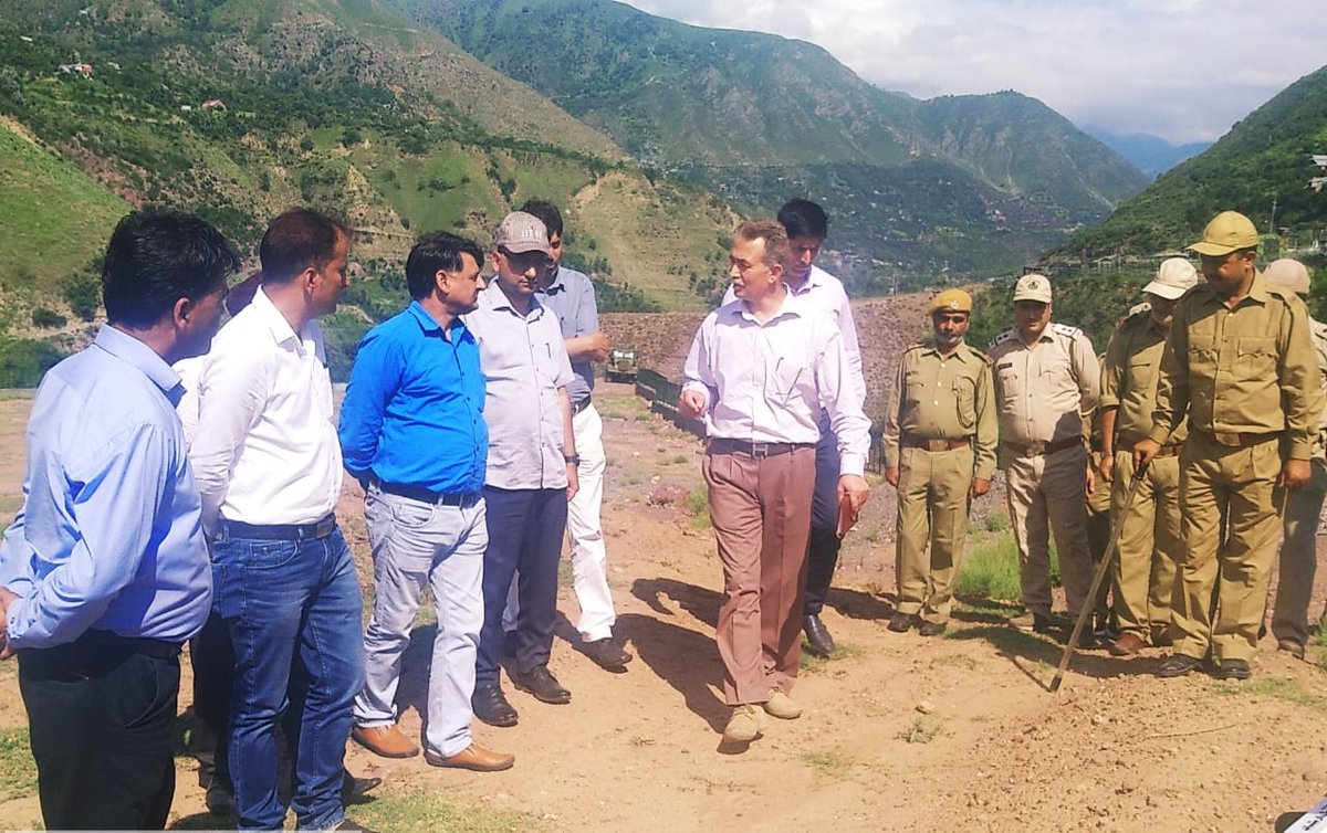 Jammu & Kashmir Forest Department (@jk_forests) on Twitter photo Chief Conservator of Forests Kashmir <a href="/FarooqGillani7/">Farooq Gillani</a> tours North Circle, takes stock of ongoing developmental works. Deptt to develop Biodiversity Park at Venkura and Environment park at Salamabad.
<a href="/dwivedimk_ias/">Manoj Dwivedi</a> <a href="/SUR3294/">Suresh Chugh</a> <a href="/irfanifs/">Irfan Rasool</a> <a href="/IRFAN2040/">IRFAN</a> Chief Conservator of Forests Kashmir <a href="/FarooqGillani7/">Farooq Gillani</a> tours North Circle, takes stock of ongoing developmental works. Deptt to develop Biodiversity Park at Venkura and Environment park at Salamabad.
<a href="/dwivedimk_ias/">Manoj Dwivedi</a> <a href="/SUR3294/">Suresh Chugh</a> <a href="/irfanifs/">Irfan Rasool</a> <a href="/IRFAN2040/">IRFAN</a>