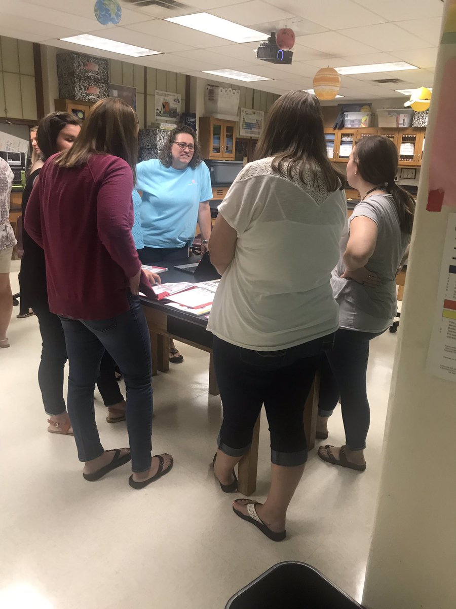 ClendenonAngHMH's tweet photo. Giles County teachers are EXCITED to learn about #intoreading and #intolit today! https://t.co/ttWzOSSU98