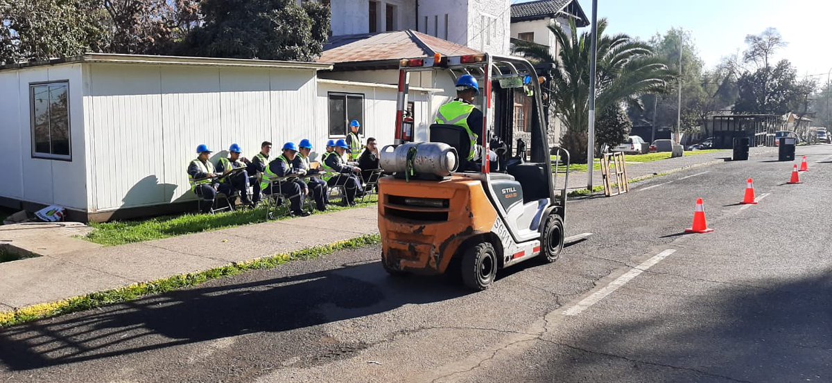 CGGERM's tweet photo. Como parte de su desarrollo de formación 25 Soldados Conscriptos del Regimiento de Policía Militar N°1"Santiago" realizan "Curso de operador de grua horquilla" impartido por el instituto de capacitación #Prescap
#ServicioMilitar #FelizMartes
@DGMNOFICIAL
@Ejercito_Chile https://t.co/f0i5EzEnxM