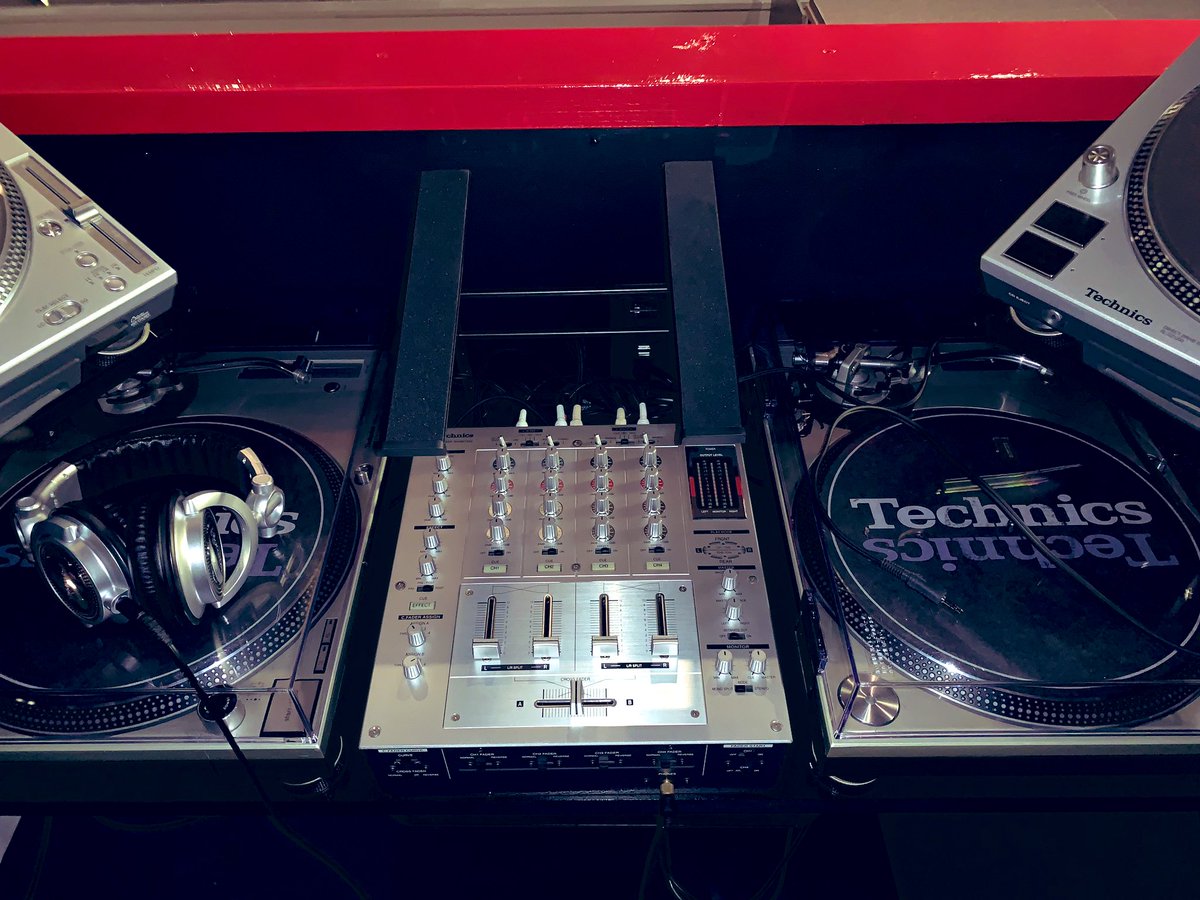 ClubbarC's tweet photo. 本八幡 CLUB BAR Crazy⚡️
DJブース🎧

#dj募集
#dj練習
#箱代要相談
#格安で貸します https://t.co/z1I0zP3vE8