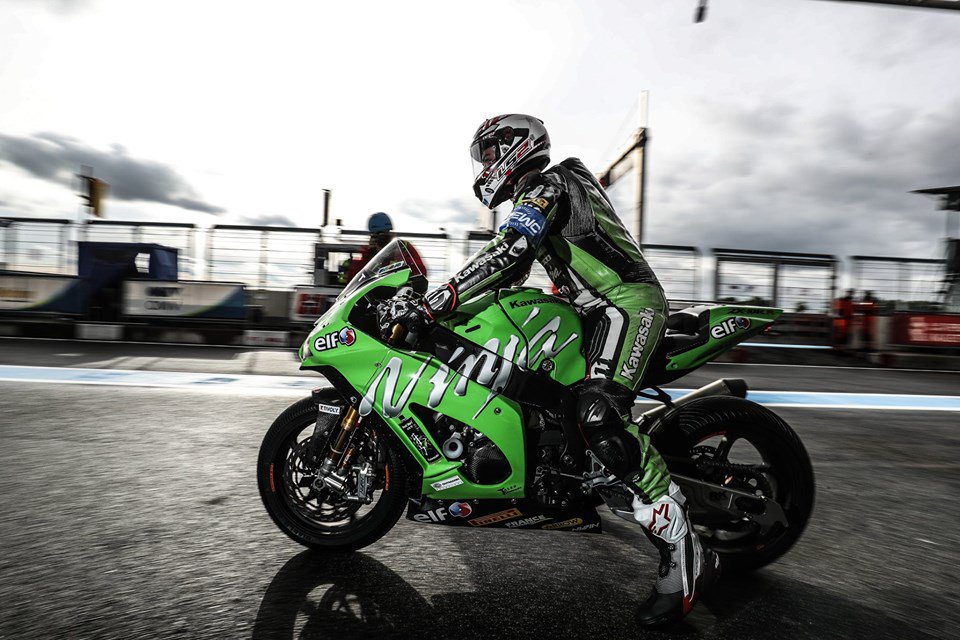 Eccola qui, la splendida Ninja ZX10-RR del Team SRC Kawasaki France fresca vincitrice del @FIM_EWC 💚

Nella foto: @JeremyGuarnoni 

#FIMEWC #Suzuka8hours #Suzuka8H
