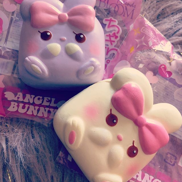 squishanie1's tweet photo. The @ibloom_squishy_official #angelbunny is so #slowrising, #cute and #kawaii - a really nice little #squishy
#chigirisquishy #bunny #rabbit #angel #bunnysquishy #rabbitsquishy #squishyfan #squishylover #uksquishyfan #uksquishylover #ibloom #adultsquishy… https://t.co/eNu4DmOVFi https://t.co/0uNgtxKkf2