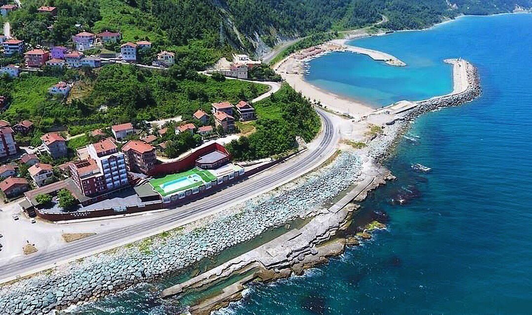 Abana Berrunil Otel 🐬
.
.
.
#dostur #dosturizm #hayditatile #tatildostu #tatilbaşlasın #holidays #holiday #holidaylove #holidaylovers #fun #sky #holidaytime #holiday2019 #holidaymood #holidaymode #nature #doga #tatilcandir #holidaysarecoming #holidaymoodon🙌 #holidayparty