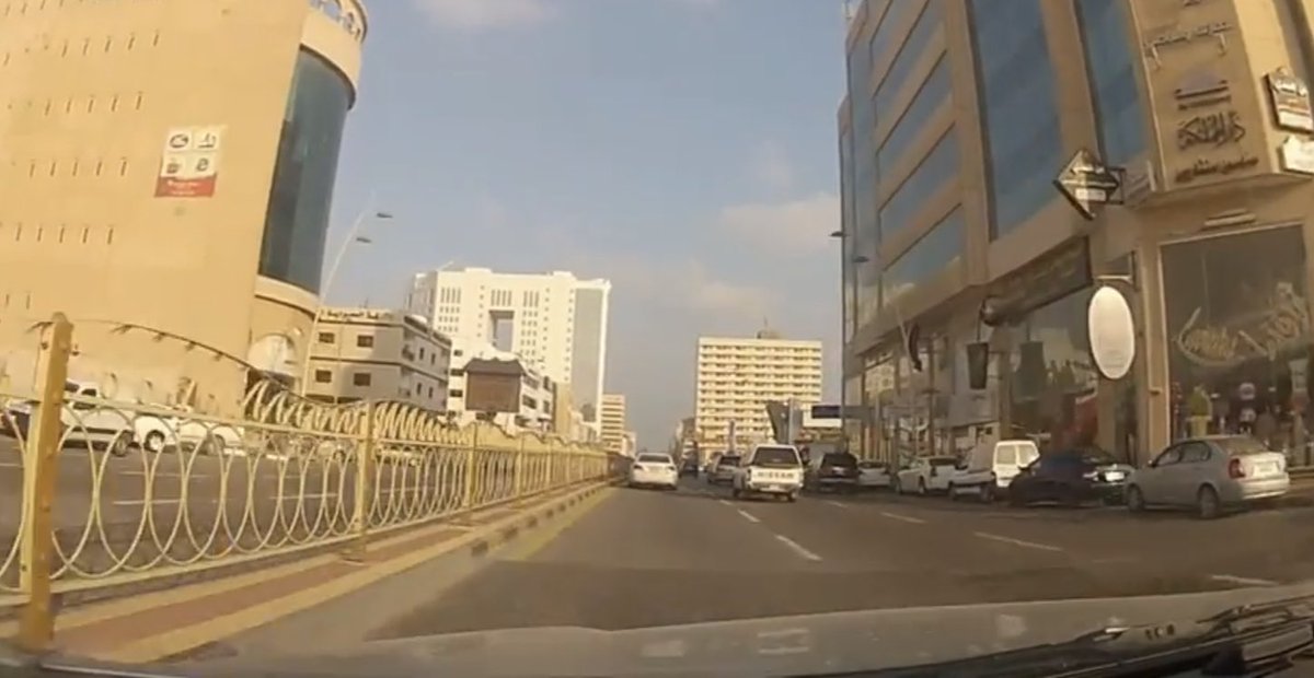 fouadurbanist's tweet photo. صورتين من نفس الزاوية لشارع البيبسي في مدينة الخبر بين الثمانينات واليوم

ماهو أهم فرق تراه ؟

Via:
@desertlover79 https://t.co/AzP4FQDTNV