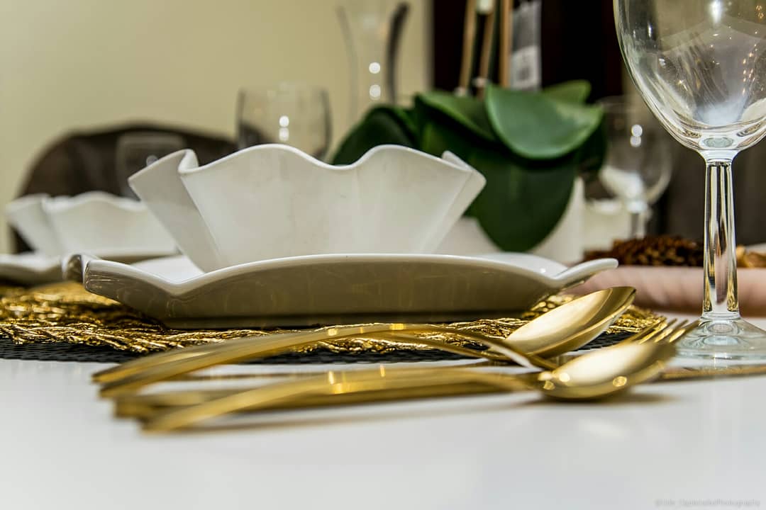 modandesigns's tweet photo. How possible is it for one to have a dinning as beautiful &amp;  inviting as this and want to miss a meal on it... Designed and Produced to serve the purpose. Contact us now... 
. 
. 
#spaceplanning #spacedesign #spacedecor #interiordesign #luxuryhome #livingroom #dinningarea #MD2019 https://t.co/RfeTDogyTb