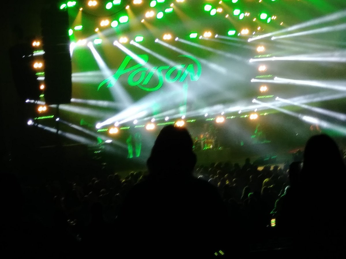 barefootncrazyb's tweet photo. @hitRECordJoe I'm one of the oddballs that doesn't take pictures or video at concerts. I prefer seeing with my eyes and not through a screen. This photo was taken as we were leaving the concert. https://t.co/fooglyJqQ9