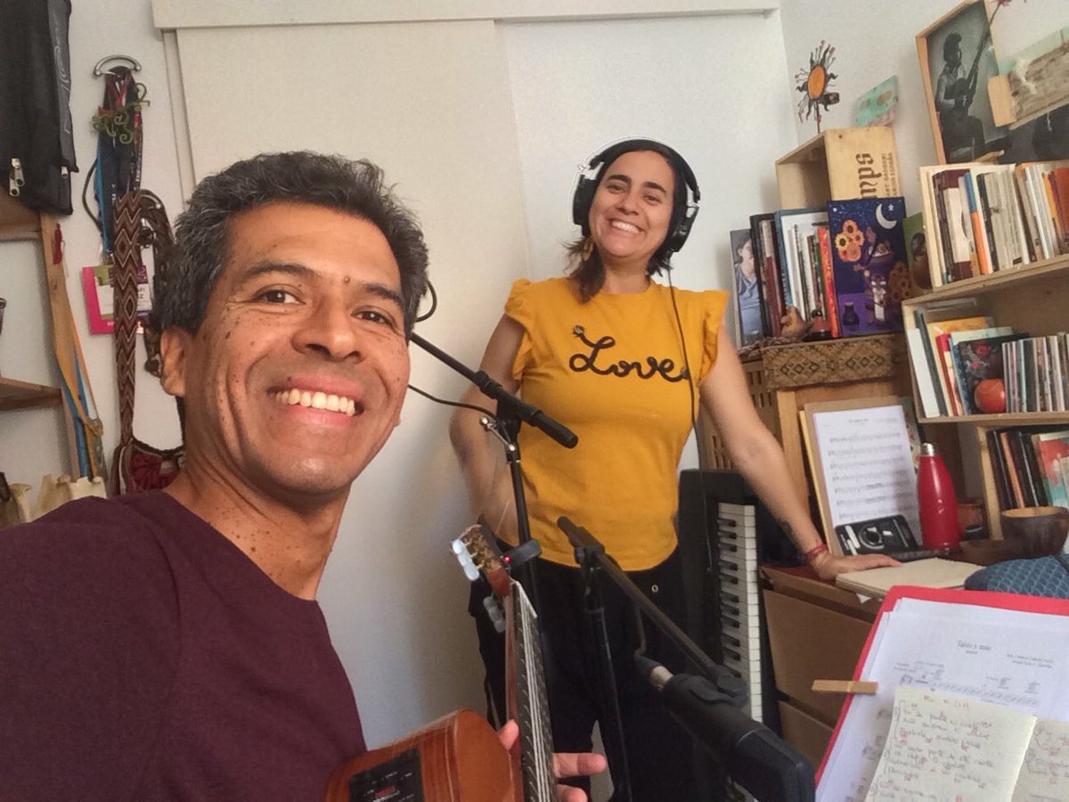Ayer, grabando con la querida Marta Gómez en #LaOllitaRecords, Barcelona.
Cocinando cosas bellas que viajarán a Colombia y que se editarán en el disco de poemas musicalizados "Las Líneas de su mano" 😊

#EnElEstudio #LaOllitaRecords <a href="/martagomezmusic/">Marta Gómez</a> #Barcelona <a href="/gaddafimusica/">Gaddafi Música</a>