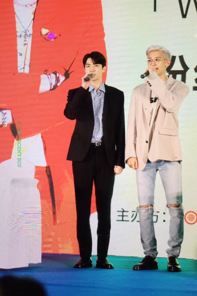 EXOGlobal's tweet photo. [PREVIEW] 190730 #SEHUN and #CHANYEOL @ What A Life - 1st Mini album Fansign in Qindao #EXO_SC
Cr: iridescent_boy 

#MGMAVOTE #EXO @weareoneEXO https://t.co/NKzJkHy6MH