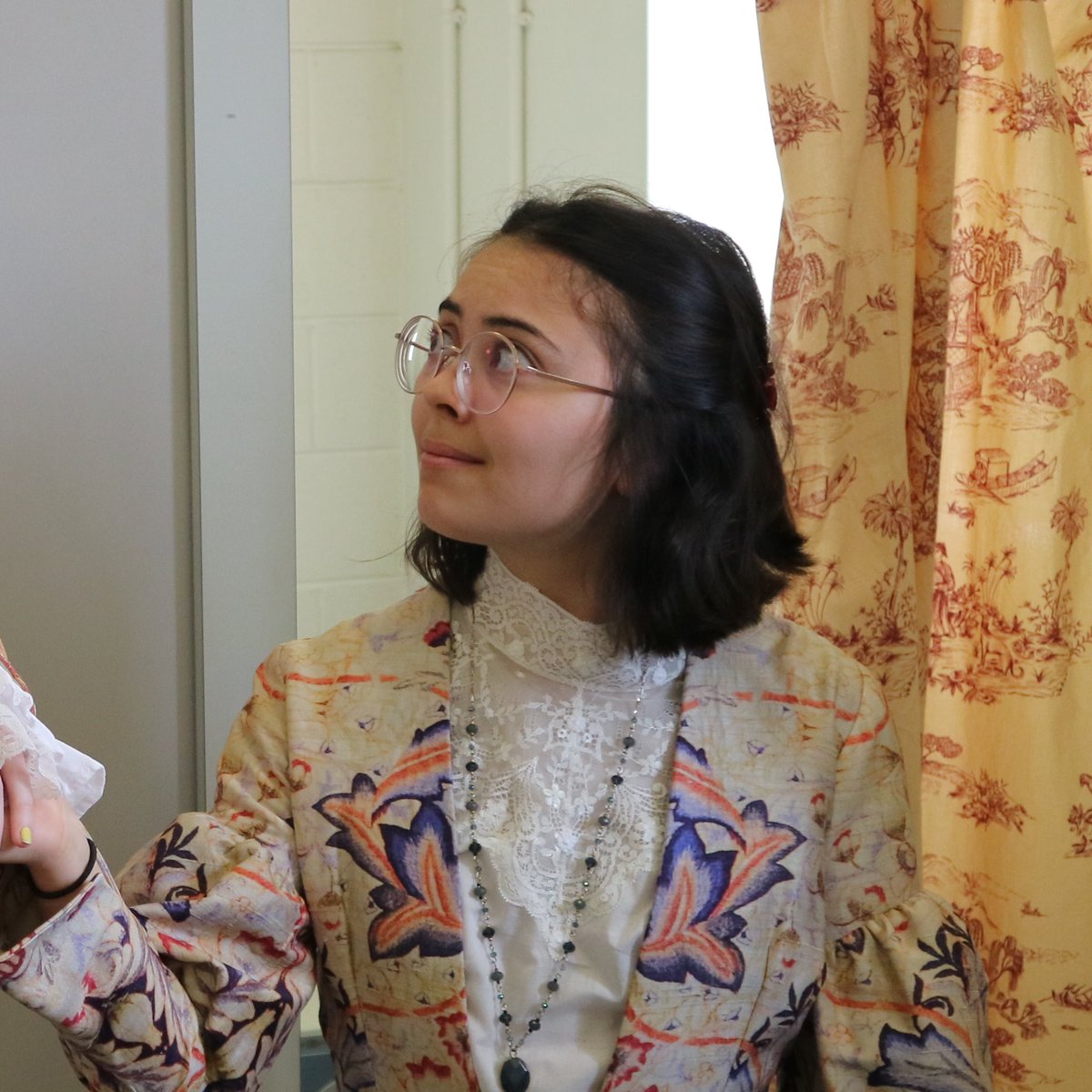 Regal costume reveal for Amelia and Emily! 
Website: windfalltheatreuk.com
Crowdfunder: crowdfunder.co.uk/get-more-fool-…
I: tickets.edfringe.com/whats-on/more-…
II: tickets.edfringe.com/whats-on/more-…
#northerntheatre #lookinfierce #paradisefringe #makeyourfringe #historicaldrama #edfringe #costume #performers