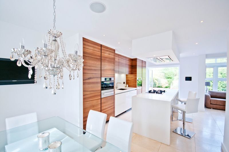 intervari's tweet image. This beautiful INTUO kitchen is in matt white and bookmatched veneer. See our full gallery at: buff.ly/2RwTgIN #interiordesign