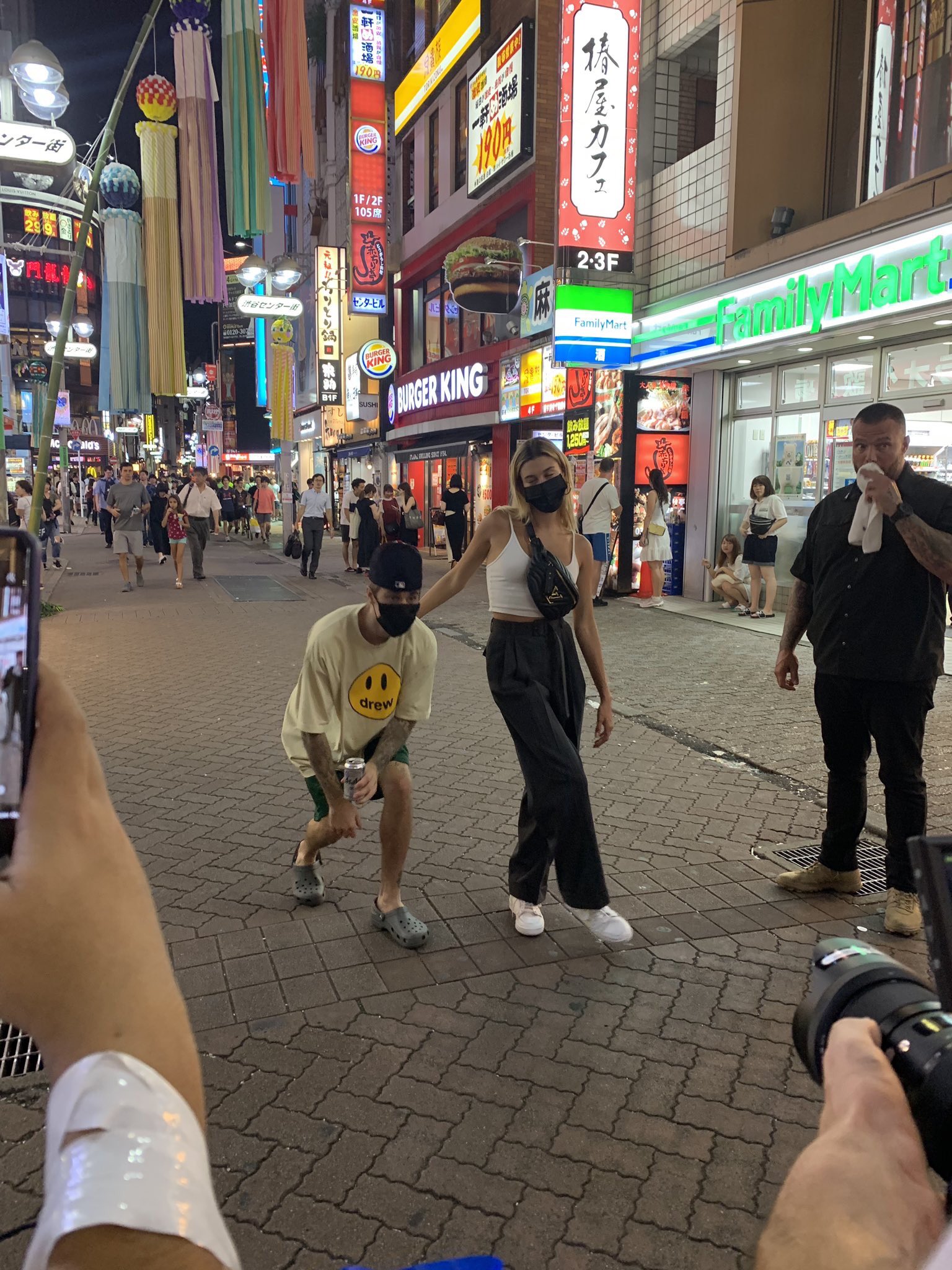 تويتر ｙｕｉ 洋画 洋楽 على تويتر なんと 現在ジャスティンビーバー Amp ヘイリービーバー キムカーダシアン Amp カニエウェスト一家が日本にいるみたい ヘイリー来るのは知ってたけどまさか夫のジャスティンまで来るとは 写真は拾い画