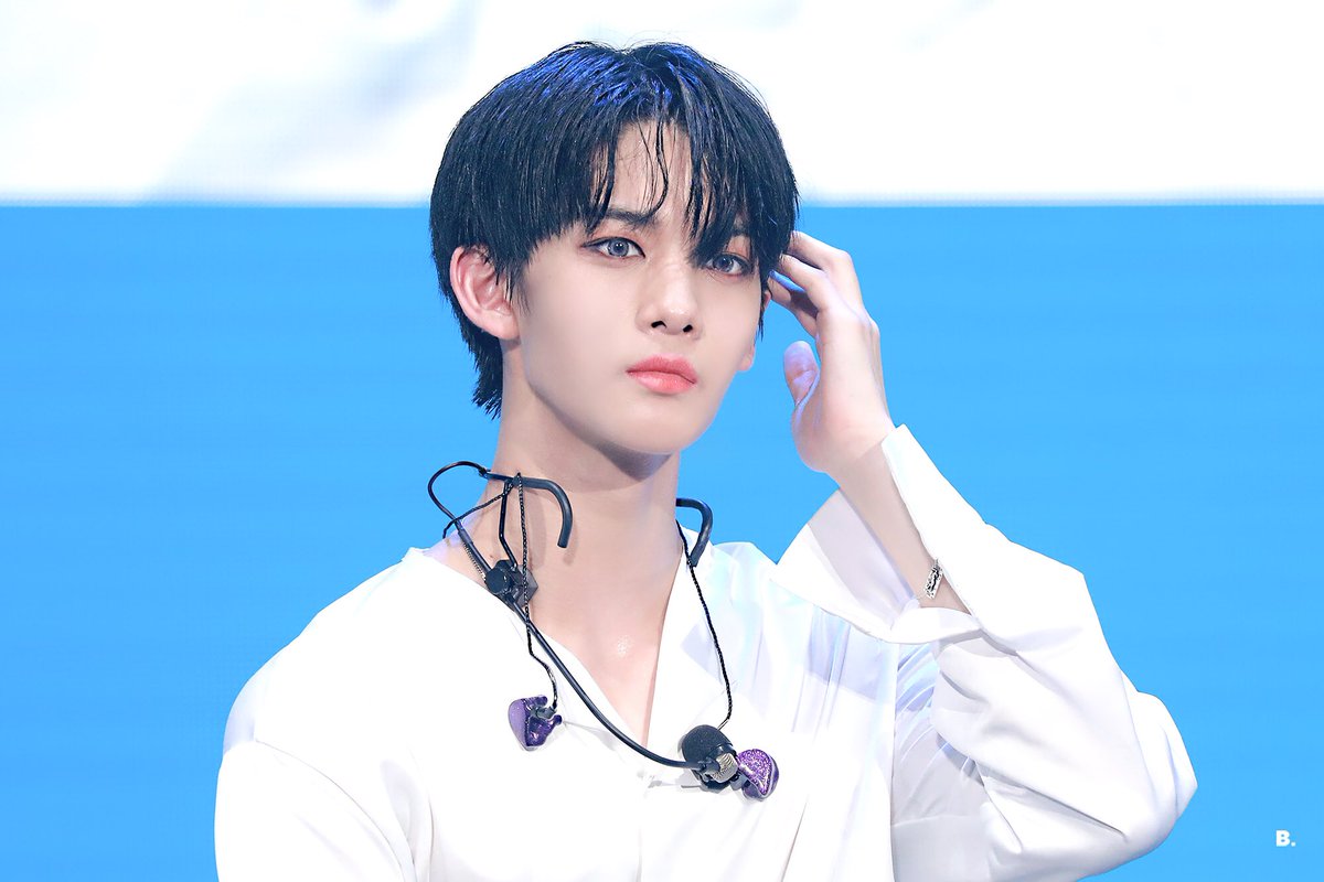bbb_0510's tweet photo. 190724 CIX 쇼케이스 대박적미남
#배진영 #BAEJINYOUNG #CIX https://t.co/qMqz8l8StS