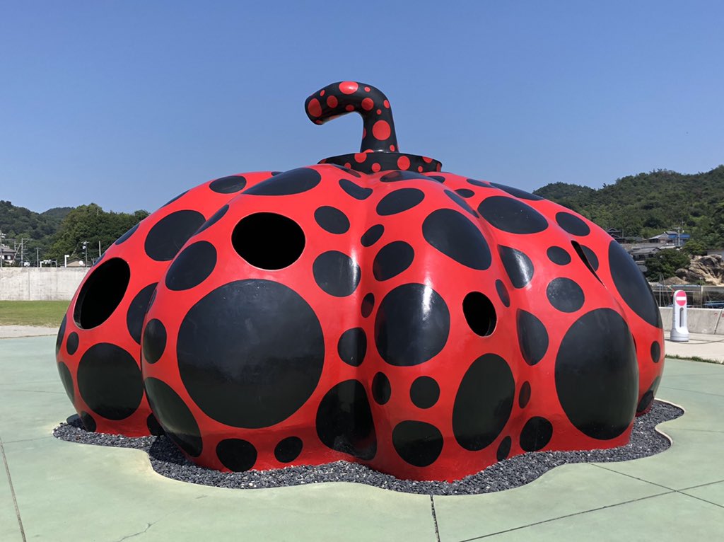 草間弥生 パンプキンオブジェ 直島 瀬戸内芸術祭