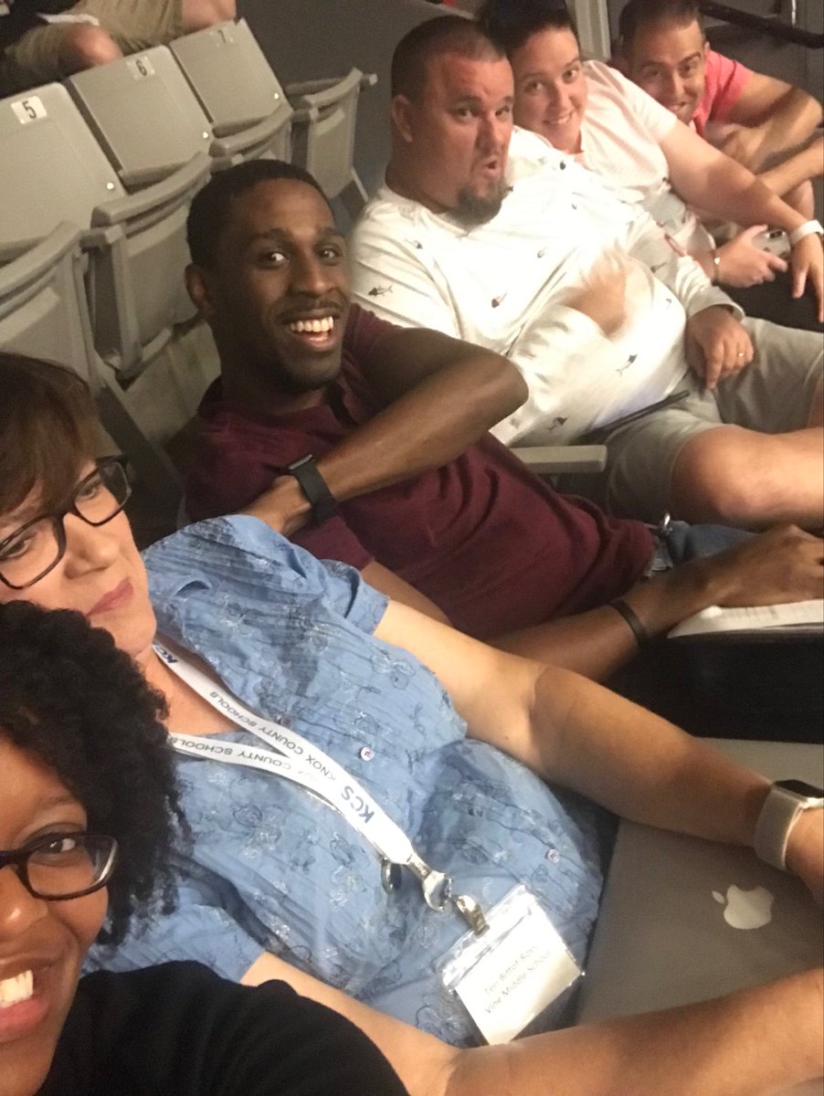 mhawkinsEDU's tweet image. ⁦@VineMSKnox⁩ Science Team is ready for DLD!! #KCSScience2020