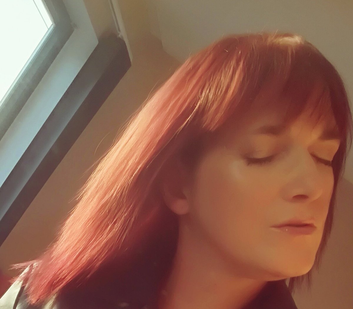 glaucomarize's tweet photo. Finding the right eye make up when living with glaucoma. Eye operations have made my eyes sensitive π #pacifica (eye shadow) #almay (mascara) Coconut oil to remove. #beautyadvicewithglaucoma #livingwithsightloss #glaucomarize #GlaucomaAwareness #niki https://t.co/MJwQeBEIu5