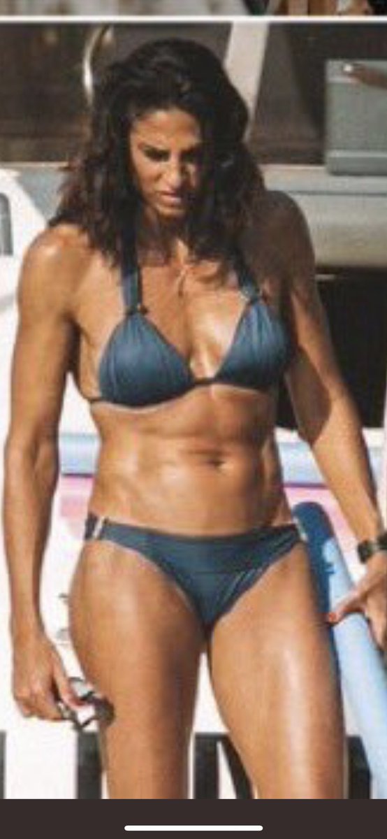 Krocita on Twitter: "Gabriela Sabatini en revista Hola. 49 AÑOS. Hablemos  de masa muscular 😱 https://t.co/yvMRHA4h2J" / Twitter