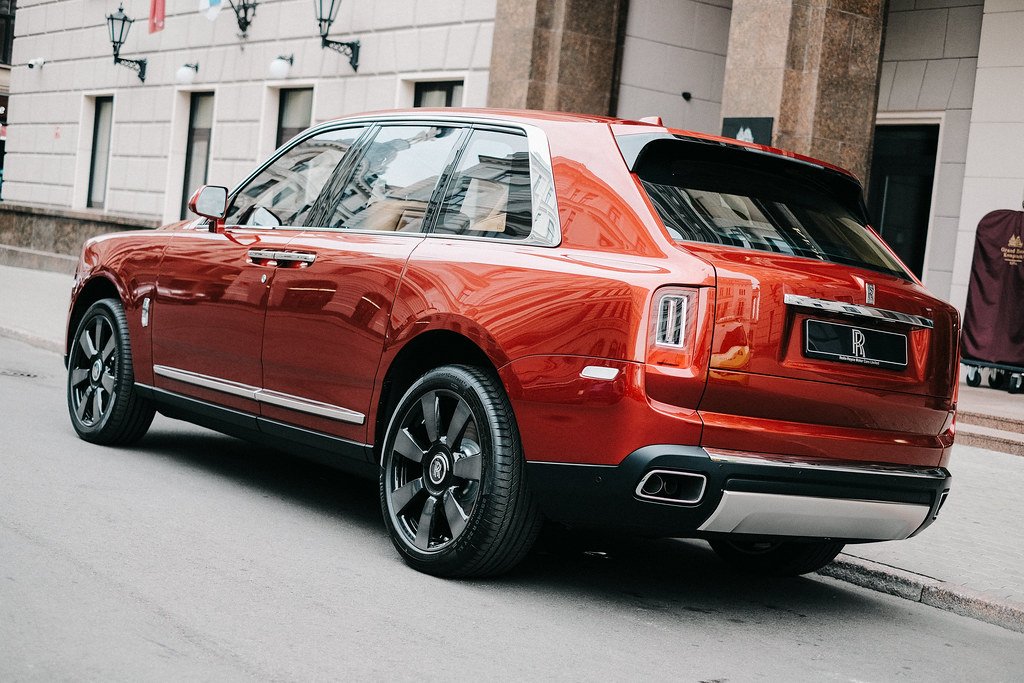 RybrookRRMC's tweet photo. This is freedom absolute. The first all-terrain SUV from Rolls-Royce makes luxury off-road travel a reality for the first time. Pinnacle luxury is now effortless, everywhere. https://t.co/DxukaBTVvH