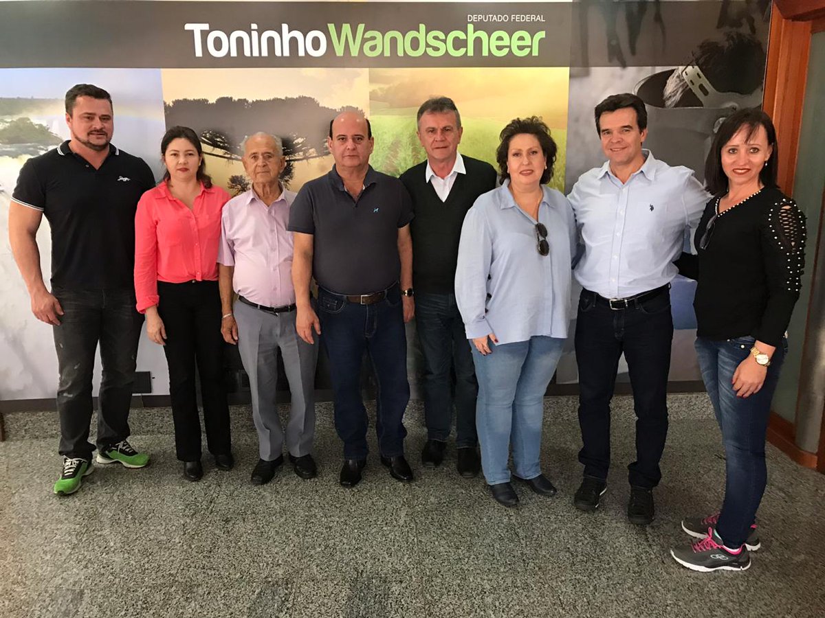 deputadotoninho's tweet image. Visita de cortesia dos amigos de Itaperuçu. Com os empresários, Dra Letizia Gervasoni, Dr. Jefferson Ramos, a enfermeira Rosana Ribeiro Santos, a presidente de entidade social Maria Ribeiro e o Sr. Ramos. Juntos, tratamos da renovação do PROS na cidade. #PROSForte #Itaperuçu