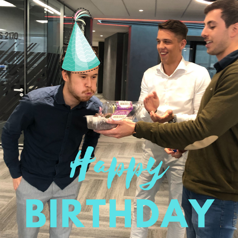 Bon Anniversaire @LyTeiva 🎂🎈🎉

We hope you have a lovely day (even if you are in work!)

 #HappyBirthday #ODSalesGrad #LifeAtOracle #OracleDigital