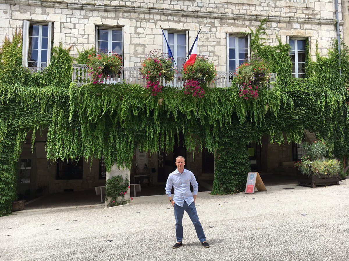AnthonyPaquien's tweet photo. Chaque mairie de France est un lieu de visite pour un DGS! 😉
Ici #Monflanquin!
#DGS #MagnifiqueFrance #MathieuGallet https://t.co/MiDwJBpqhm
