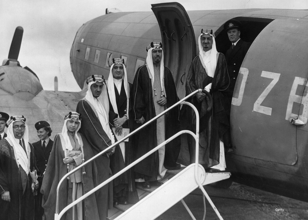 أميرين أحياء من أبناء الملك عبد العزيز أكبر سنا من الملك سلمان وأحدهما إنتقد قرارات الملك سلمان Youtube