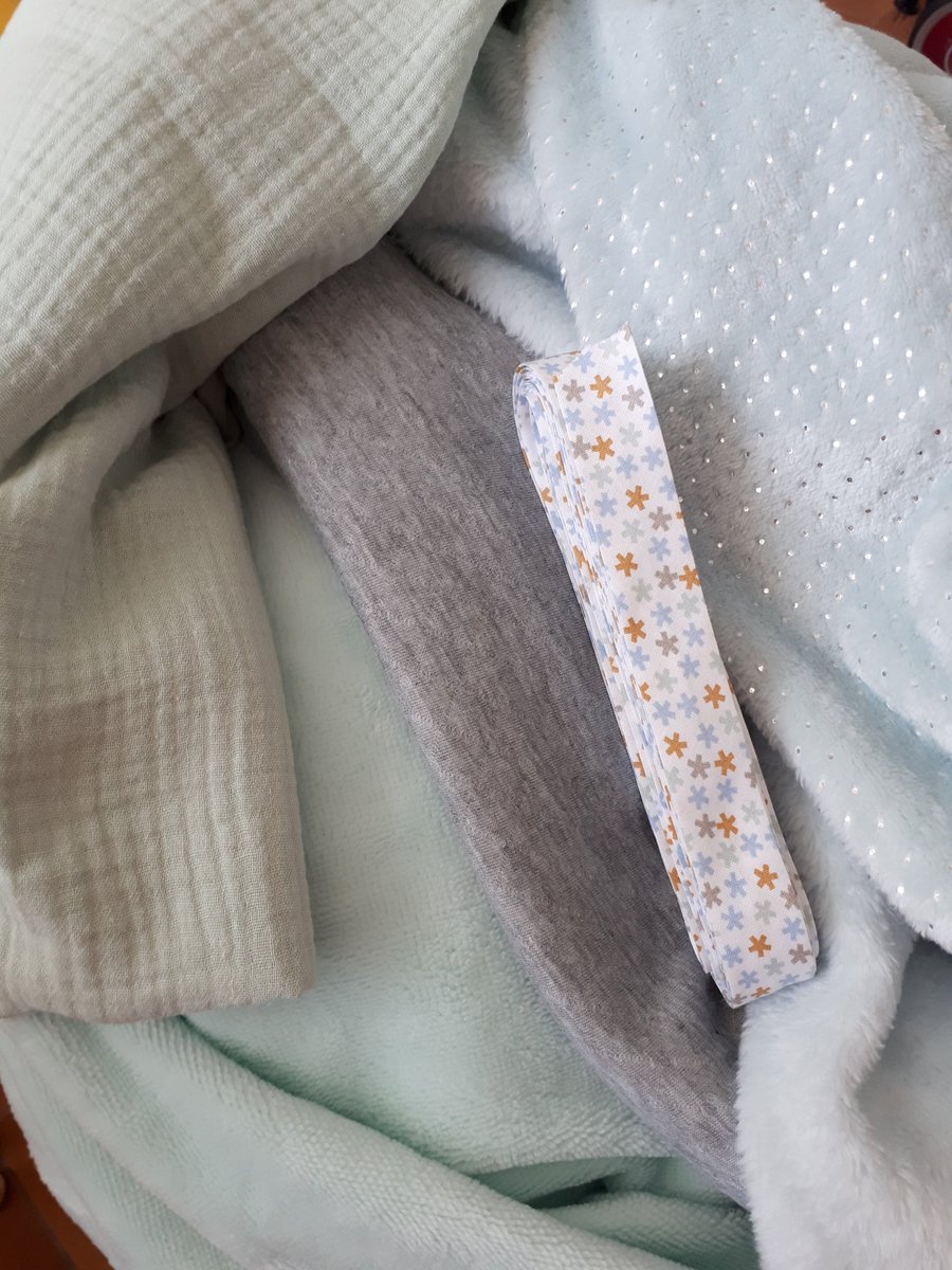 germaine136's tweet photo. Je viens de craquer chez myrtille et mondial tissus 😬 (80€ 🤯)
De quoi faire de belles choses pour ma petite mojette 😁
#29SA #DIY #couture #babyboy https://t.co/2IQPvlcVVd