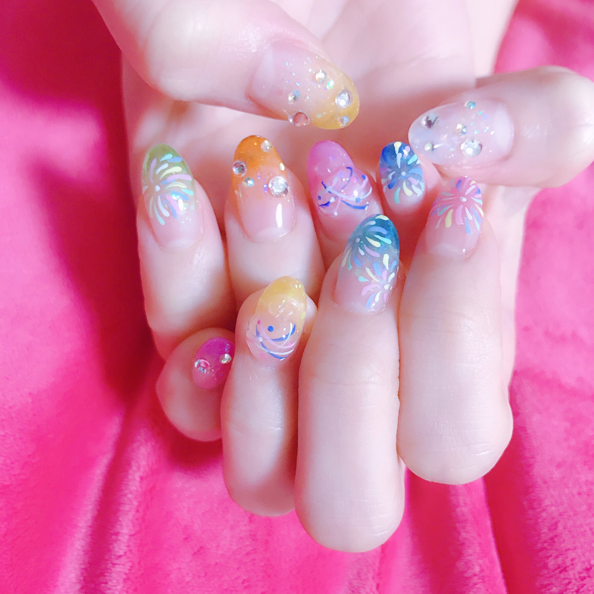 なかやま ちえこ 新垣里沙さんのネイルを新しくしましたっ クリアのレインボーカラーと花火とヨーヨーオーダーでした 夏ですね 楽しくありがとうございました なかやま ちえこ 新垣里沙さんのネイルを新しくしましたっ クリアのレインボーカラーと花火とヨーヨーオーダーでした 夏ですね 楽しくありがとうございました