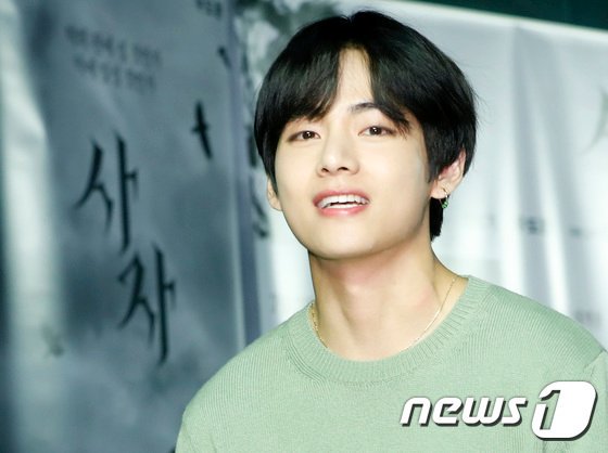 BTS_ARMY's tweet photo. [PRESS] #방탄소년단 #뷔 #V @BTS_twt https://t.co/8EkrTAQLCR https://t.co/NoP2JPbUFF