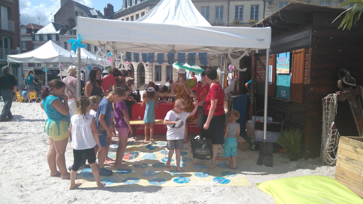 titemau's tweet photo. @MutHDF est sur la #plage de Saint-Quentin pour l'action de #prevention solaire #coupdoeil https://t.co/oTfU5MTmIq
