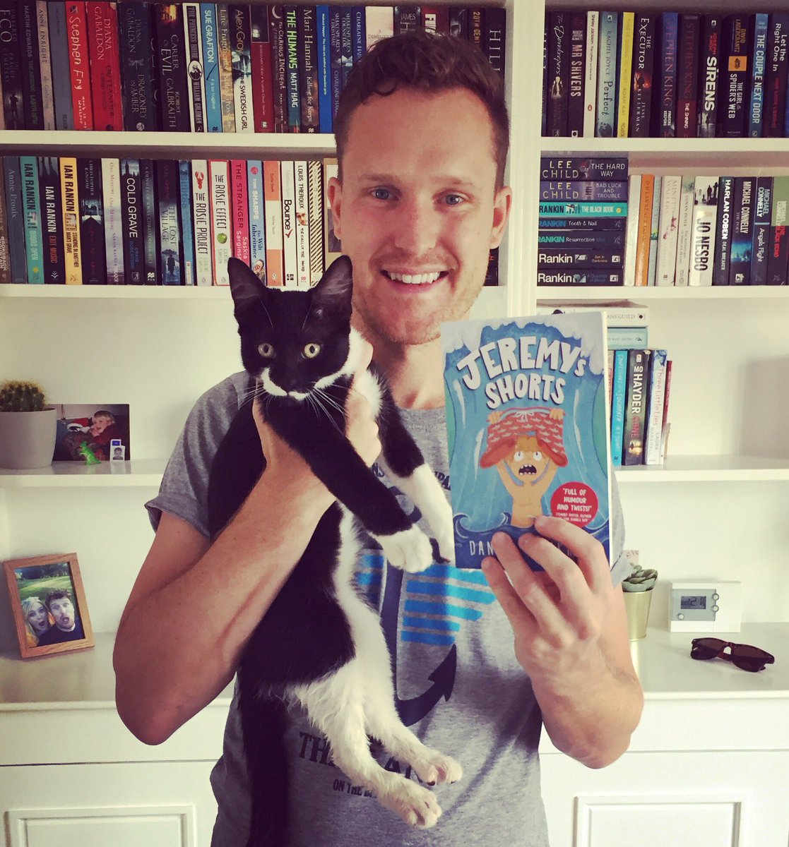 AuthorHenshaw's tweet photo. RT to win! 
I’m giving away a handful of FREE copies of JEREMY’s SHORTS. For your chance to win, RT &amp; follow by Sunday lunchtime. 

https://t.co/HytoiGinfj

#books #giveaway #childrensbooks #childrensbookstagram #kidsbooks #bookstagram #jeremysshorts #author #freebook #cat #cats https://t.co/NnGb8Fe6nx